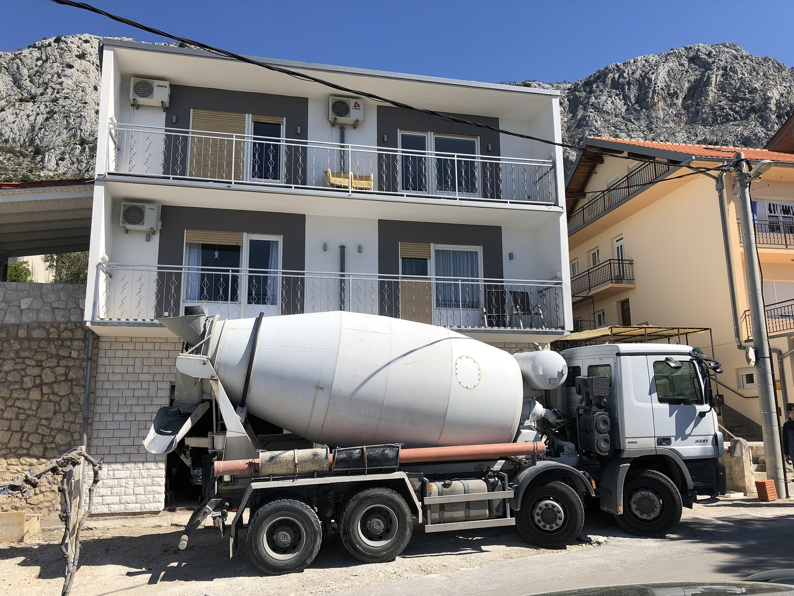 März 2019 ~ ... mal schnell ein paar Tonnen Beton verteilen