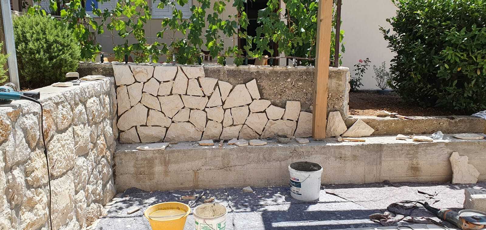 Juli 2020 ~ Terrasse VERDE und die Steinmauer