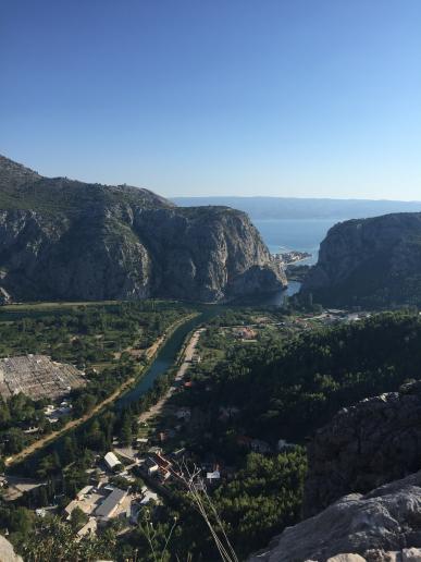 OMIS und der Fluss Cetina