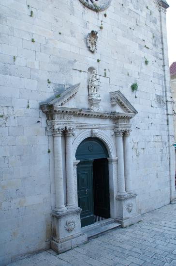 OMIS Altstadt Kirchenportal