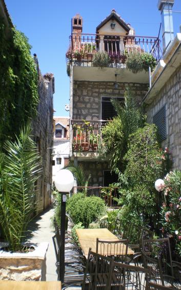 Gassen in der Altstadt von Trogir © ClaudiaTL