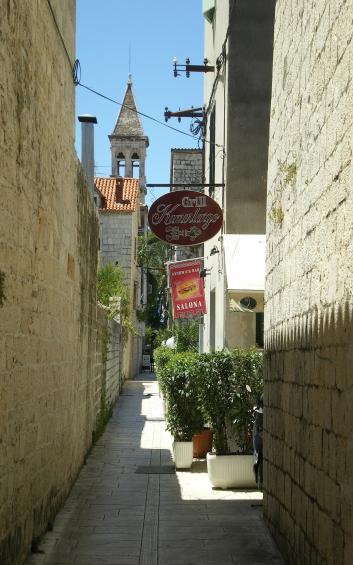 Gassen in der Altstadt von Trogir © ClaudiaTL